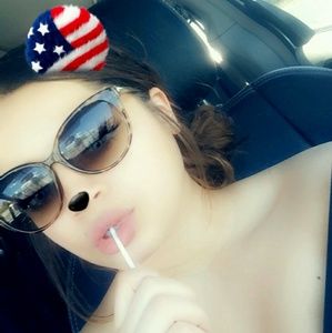 Meet your Posher, Frances